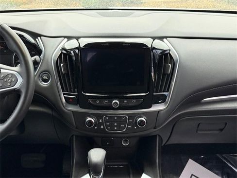 Used 2023 Chevrolet Traverse LT image 15
