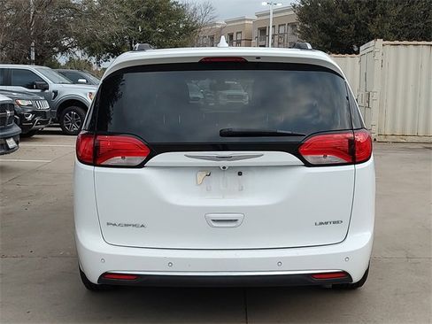 Certified 2019 Chrysler Pacifica Limited image 5