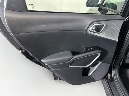 Used 2025 Kia Soul LX w/ LX Technology Package FWD image 27