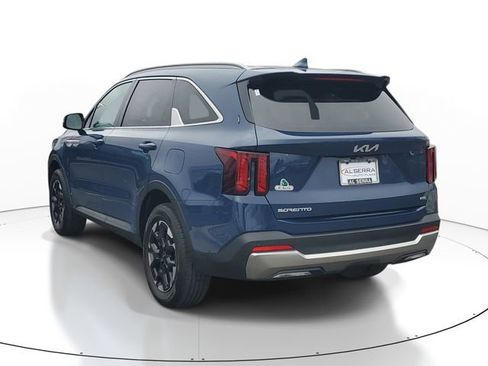 Certified 2025 Kia Sorento S AWD/4WD image 3