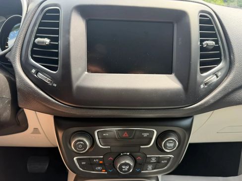 Used 2018 Jeep Compass Latitude w/ Popular Equipment Group FWD image 23