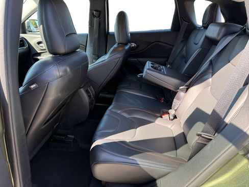 Used 2020 Jeep Cherokee Trailhawk image 16