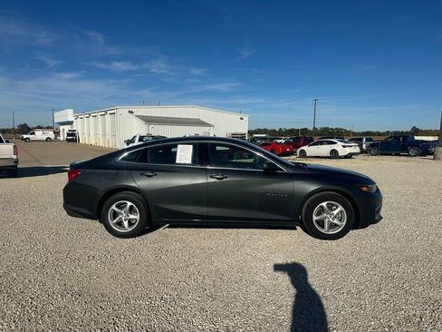 Used 2018 Chevrolet Malibu LS image 3