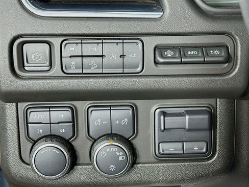 Used 2021 Chevrolet Tahoe Premier w/ Premium Package image 10