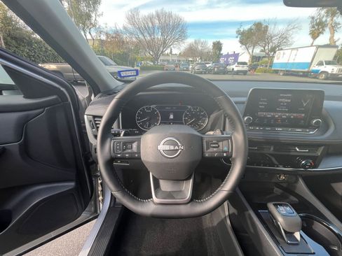 Used 2025 Nissan Rogue SV image 36