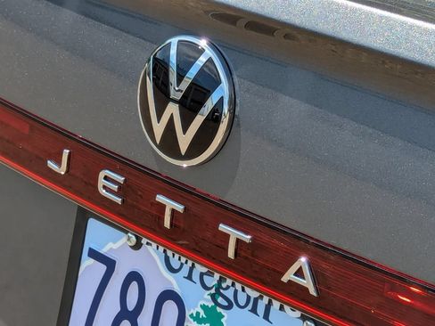 Certified 2025 Volkswagen Jetta SE w/ Black Wheel Package FWD image 7