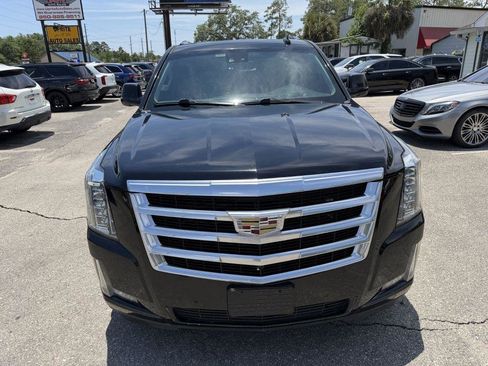 Used 2019 Cadillac Escalade ESV Luxury AWD/4WD image 2