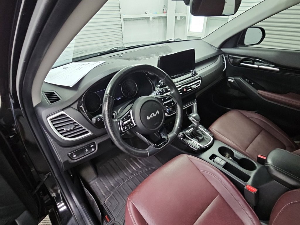 Used 2023 Kia Seltos SX w/ SX Sunroof Package AWD/4WD image 13