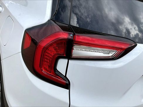 Certified 2024 GMC Terrain SLT image 39