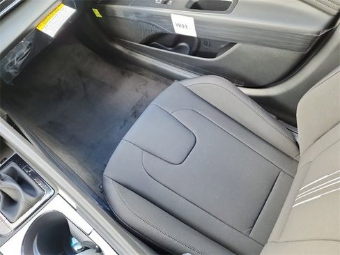 New 2025 Hyundai Elantra SEL image 12