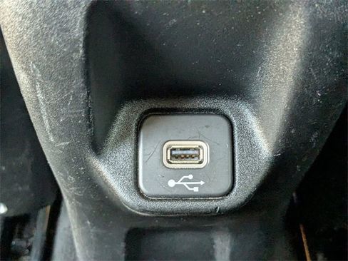 Used 2019 Jeep Renegade Latitude w/ Cold Weather Group image 25