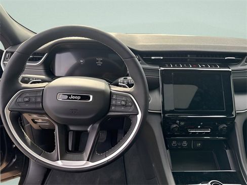 New 2025 Jeep Grand Cherokee L Laredo w/ Luxury Tech Group I image 19