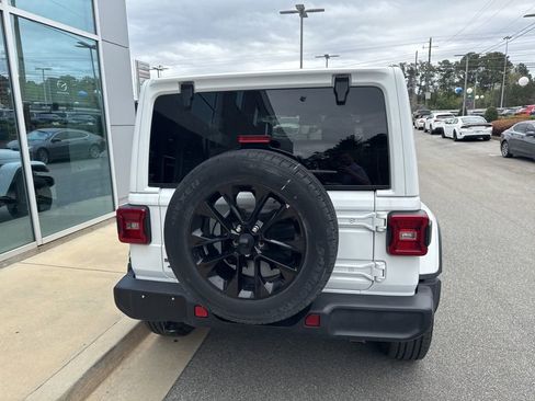Used 2025 Jeep Wrangler Unlimited Sahara image 9