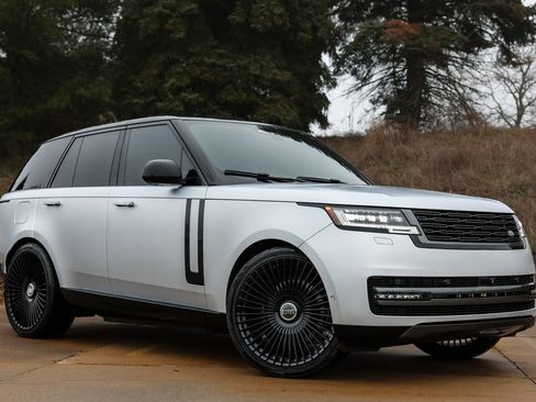Used 2025 Land Rover Range Rover SE image 8