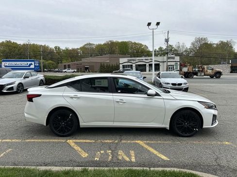 New 2026 Nissan Altima 2.5 SV w/ SV Special Edition Package AWD/4WD image 9