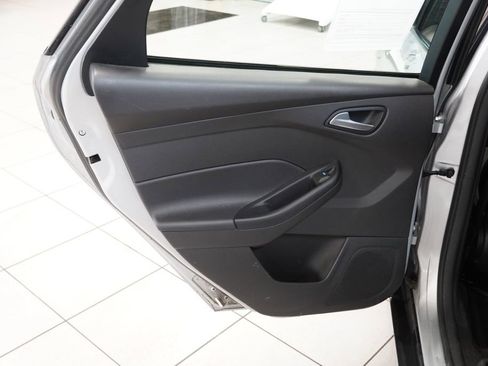 Used 2018 Ford Focus SE FWD image 18