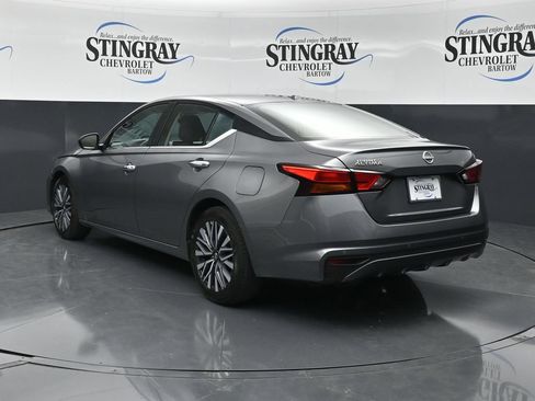 Used 2025 Nissan Altima 2.5 SV FWD image 6
