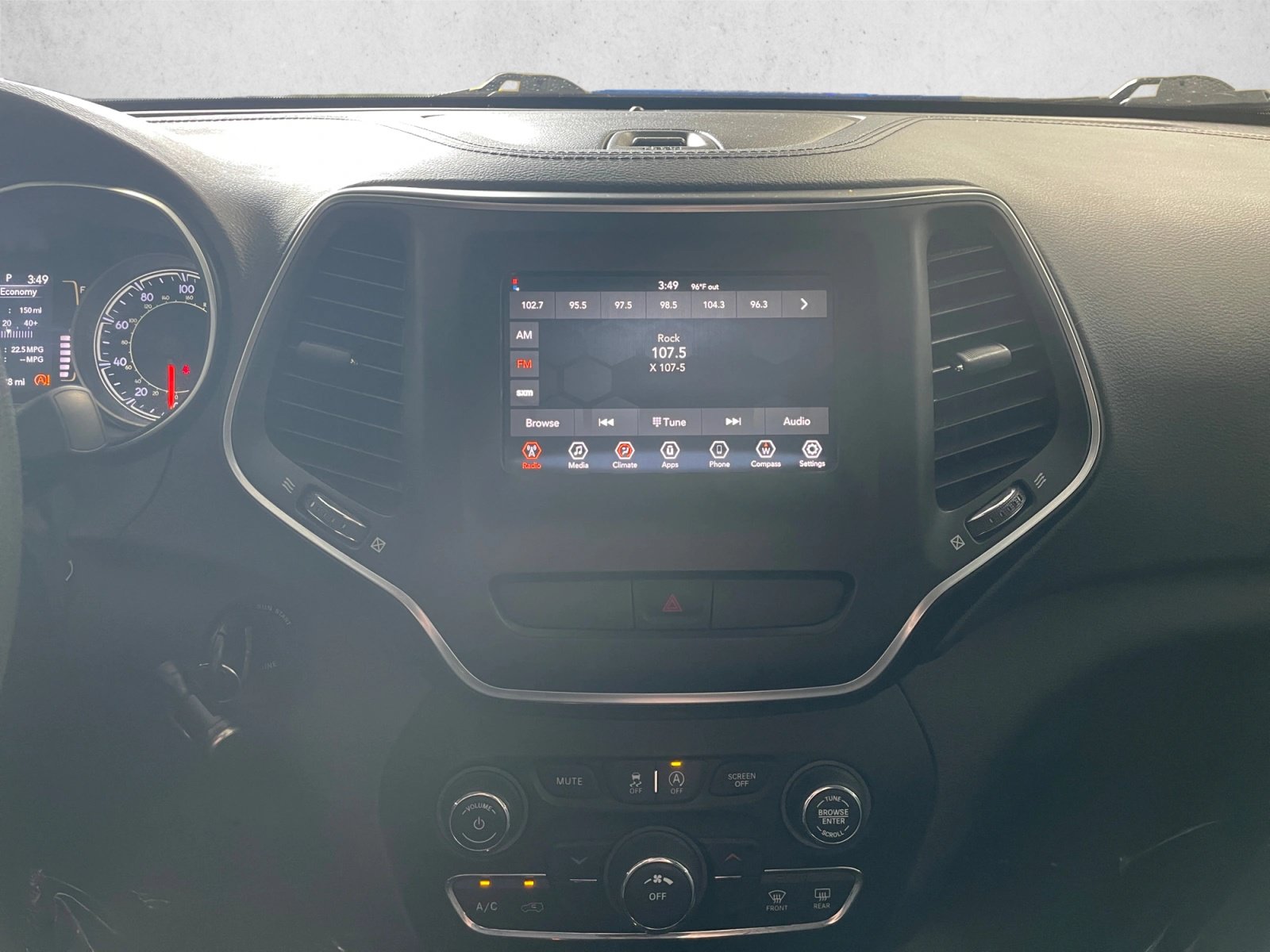 Used 2019 Jeep Cherokee Latitude w/ Popular Appearance Group FWD image 15
