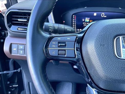 Used 2023 Honda Pilot Elite image 11