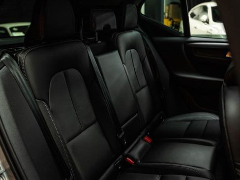 Used 2023 Volvo XC40 B4 Ultimate image 12