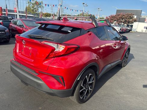 Used 2021 Toyota C-HR XLE FWD image 5