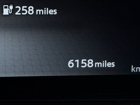 Used 2024 Nissan Ariya FWD image 16