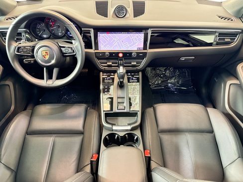 Used 2025 Porsche Macan image 20