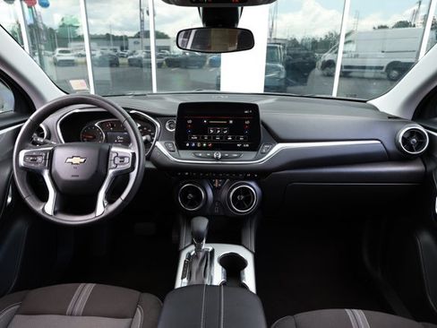 Used 2025 Chevrolet Blazer LT FWD image 32