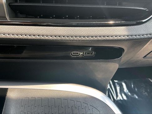 Used 2025 Buick Enclave Preferred FWD image 32