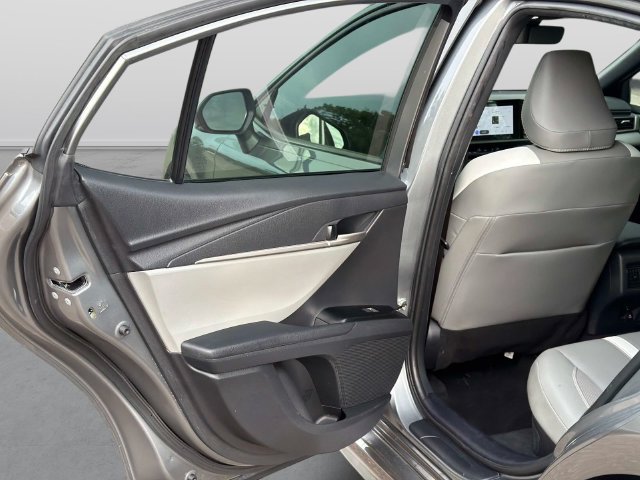 Used 2025 Toyota Camry SE w/ Convenience Package FWD image 12