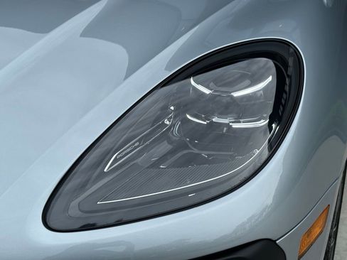Used 2026 Porsche Macan AWD/4WD image 13