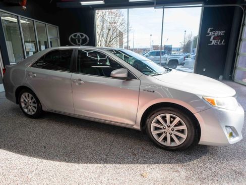Used 2012 Toyota Camry XLE image 5