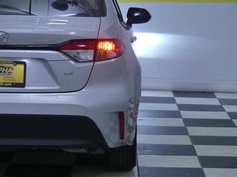 Used 2023 Toyota Corolla LE image 28