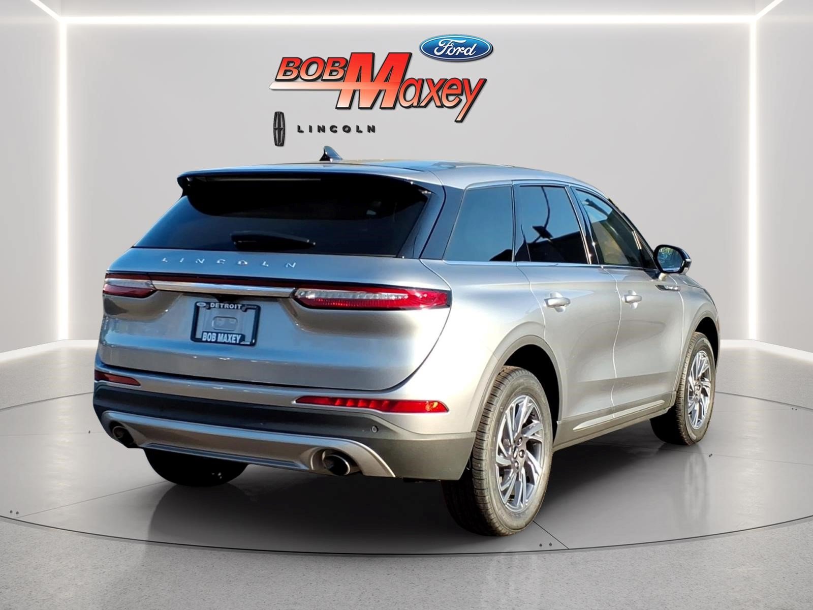 Used 2024 Lincoln Corsair FWD w/ Equipment Group 101A image 4