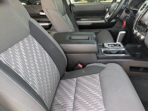 Used 2019 Toyota Tundra SR5 w/ SR5 Convenience Package RWD image 10