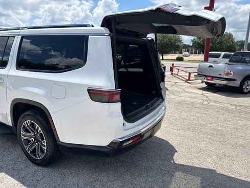 Used 2023 Jeep Wagoneer L Series II RWD image 6