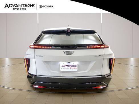 Used 2024 Cadillac Lyriq Luxury AWD/4WD image 6