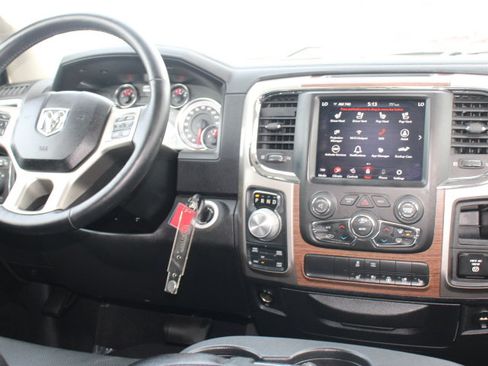 Used 2018 RAM 1500 Laramie image 26