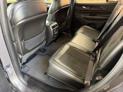 Used 2023 Jeep Grand Cherokee Altitude RWD image 28