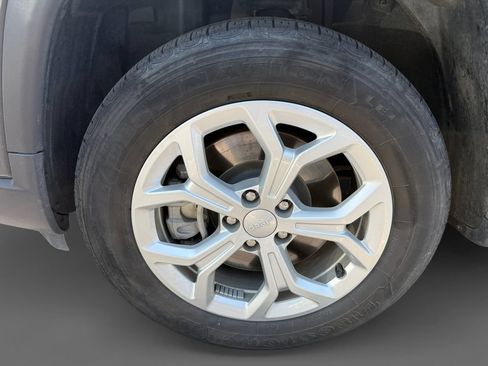 Certified 2024 Jeep Compass Latitude AWD/4WD image 14