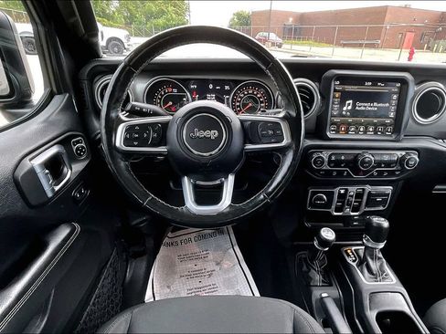 Used 2018 Jeep Wrangler Unlimited Sahara AWD/4WD image 5