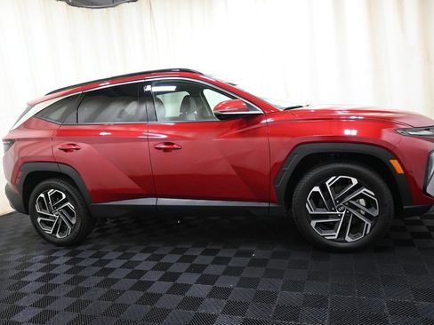 Used 2025 Hyundai Tucson Limited AWD/4WD image 19