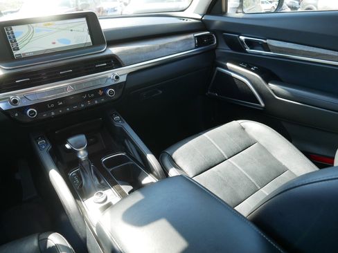 Used 2020 Kia Telluride EX image 11