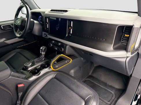 Used 2023 Ford Bronco Badlands image 16