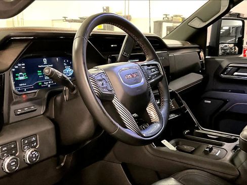 Used 2025 GMC Sierra 2500 AT4 w/ AT4 Premium Plus Package image 18