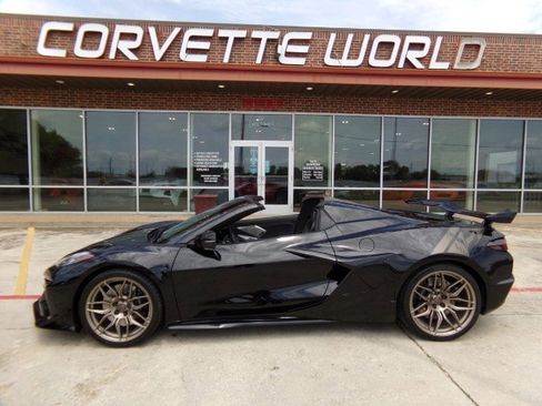 Used 2024 Chevrolet Corvette Z06 RWD image 8
