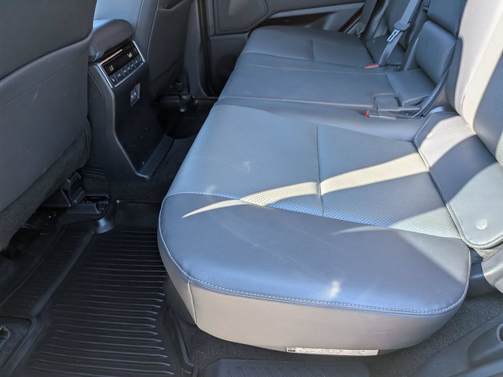 Used 2024 Lexus GX 550 w/ Accessory Package (31) AWD/4WD image 25