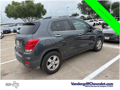 Used 2018 Chevrolet Trax LT w/ LT Convenience Package FWD image 6