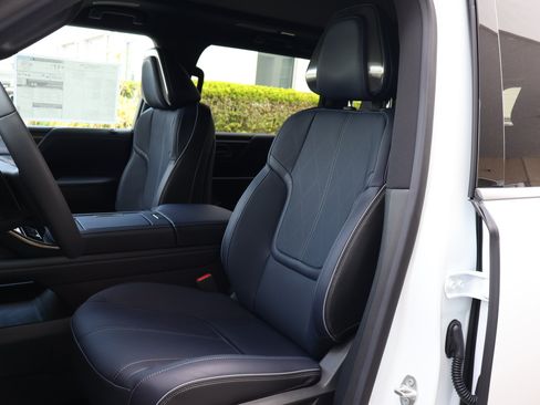 Used 2026 INFINITI QX80 4WD image 13