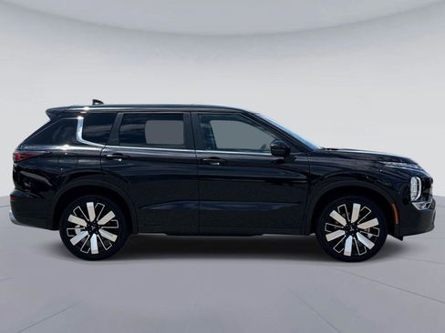 Used 2025 Mitsubishi Outlander SE FWD image 2